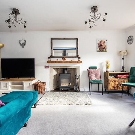 Charming 2 Bedroom Flat In The Heart Of Kirriemuir קירמיור מראה חיצוני תמונה