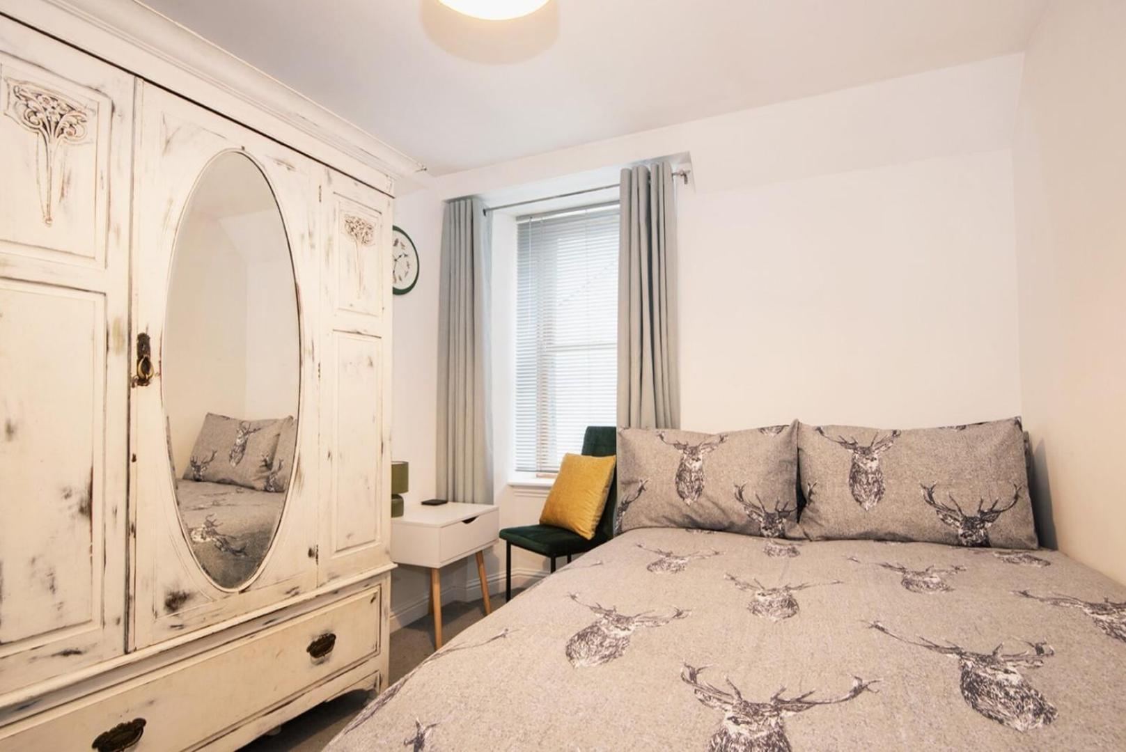 Charming 2 Bedroom Flat In The Heart Of Kirriemuir קירמיור מראה חיצוני תמונה