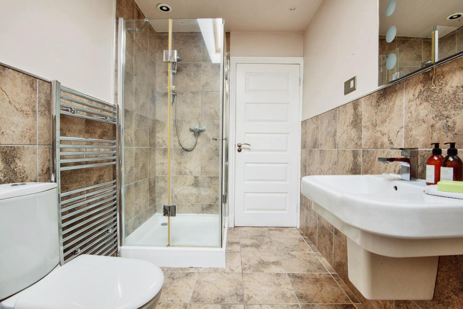 Charming 2 Bedroom Flat In The Heart Of Kirriemuir קירמיור מראה חיצוני תמונה