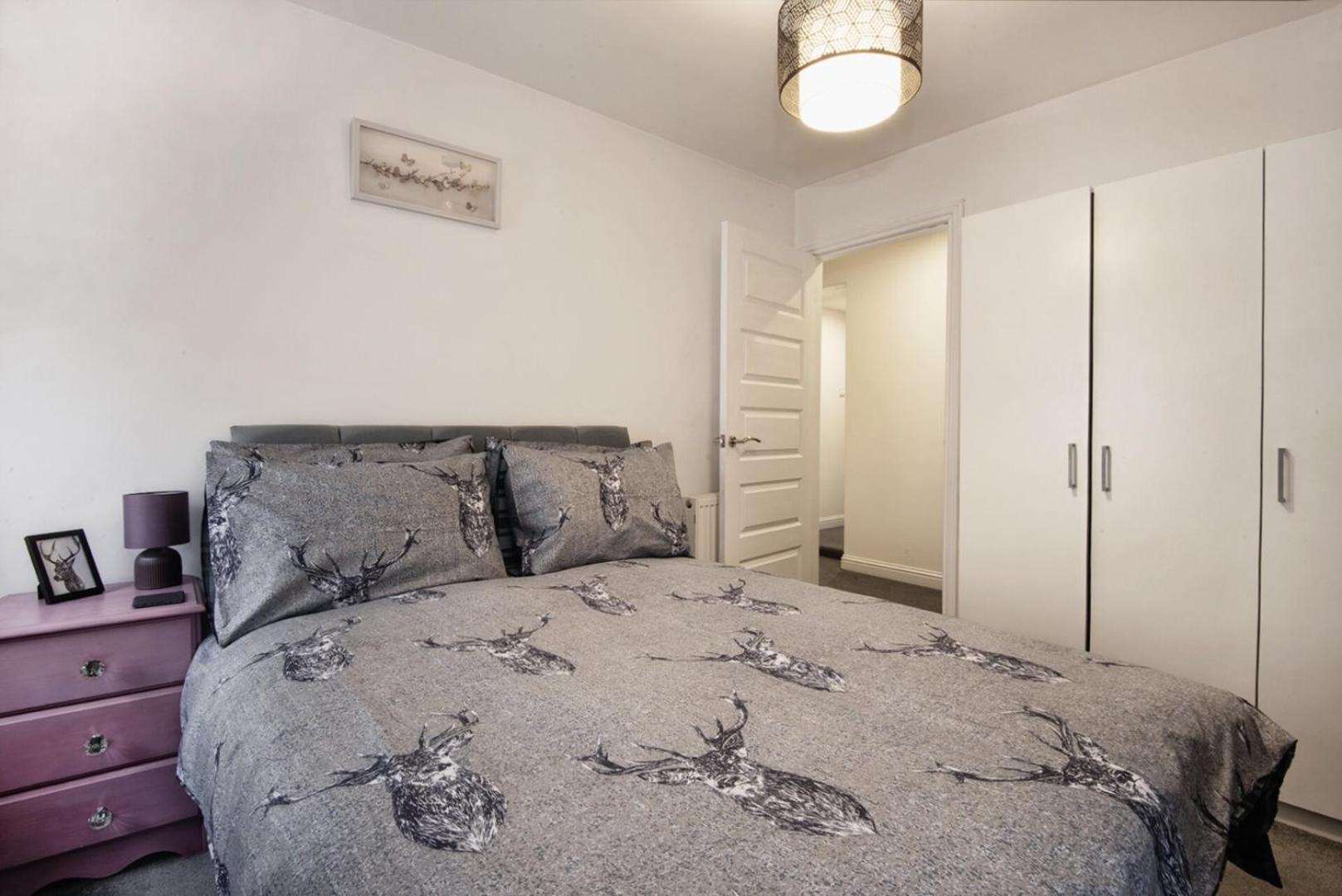 Charming 2 Bedroom Flat In The Heart Of Kirriemuir קירמיור מראה חיצוני תמונה
