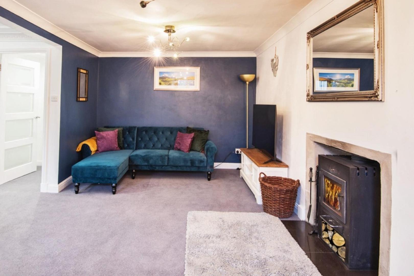 Charming 2 Bedroom Flat In The Heart Of Kirriemuir קירמיור מראה חיצוני תמונה
