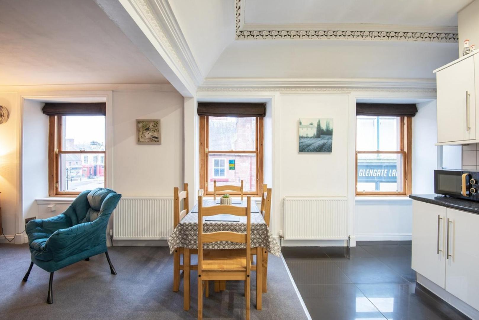 Charming 2 Bedroom Flat In The Heart Of Kirriemuir קירמיור מראה חיצוני תמונה