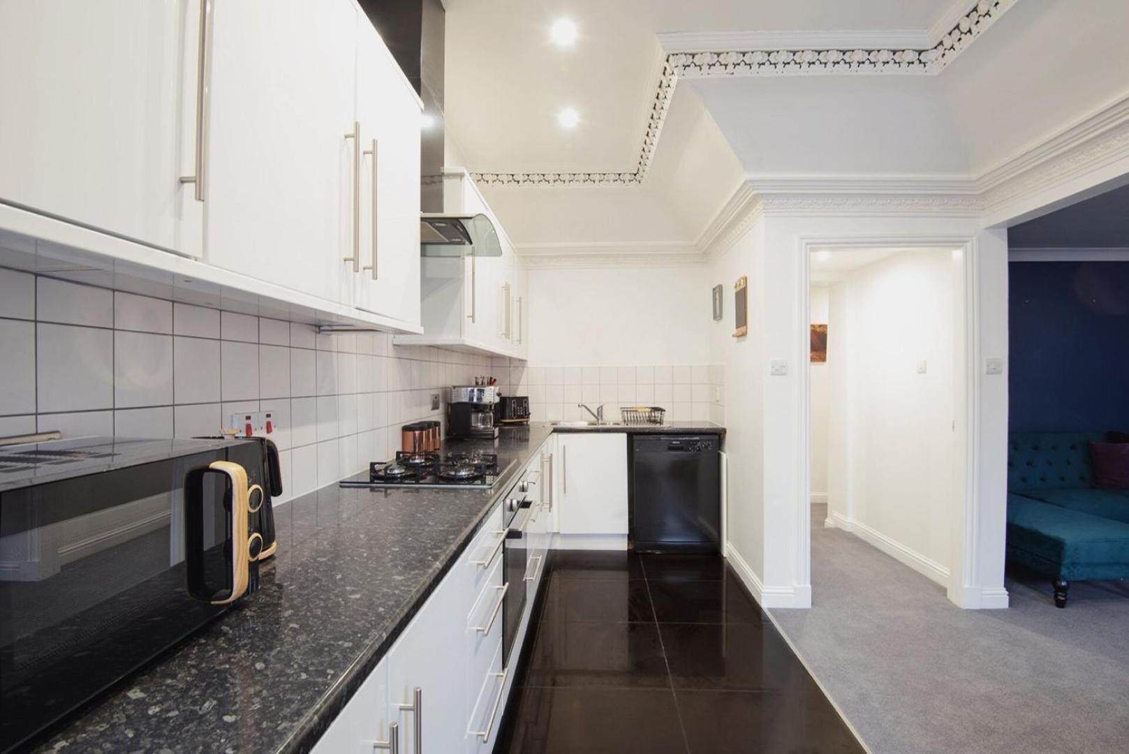 Charming 2 Bedroom Flat In The Heart Of Kirriemuir קירמיור מראה חיצוני תמונה
