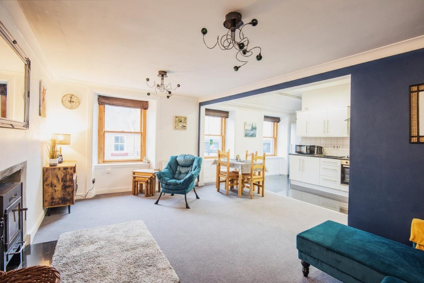Charming 2 Bedroom Flat In The Heart Of Kirriemuir קירמיור מראה חיצוני תמונה